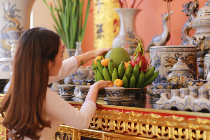 c&uacute;ng tổ ti&ecirc;n